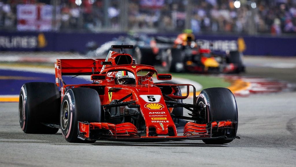 Ferrarin Sebastian Vettel on jo 40 pisteen päässä MM-sarjaa johtavasta Lewis Hamiltonista.