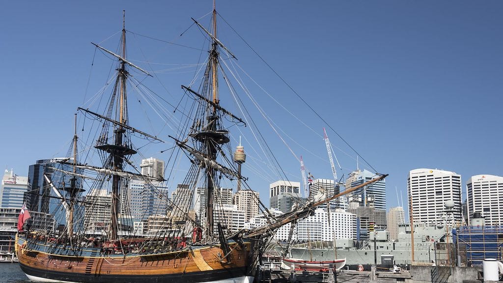 HMS Endeavourin jäljennös Australian Sydneyssä.