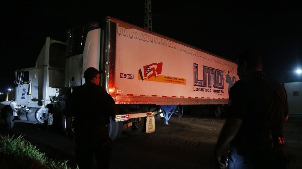 Meksikon viranomaiset tutkivat hylätyn ruumisrekan tapausta.