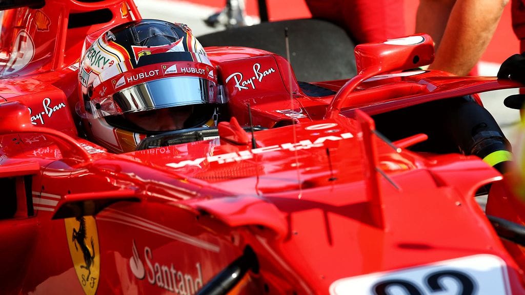 Charles Leclerc Ferrarin auton ratissa Unkarin F1-testeissä 2017.