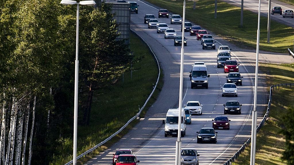 Liikennettä Lahden moottoritiellä.