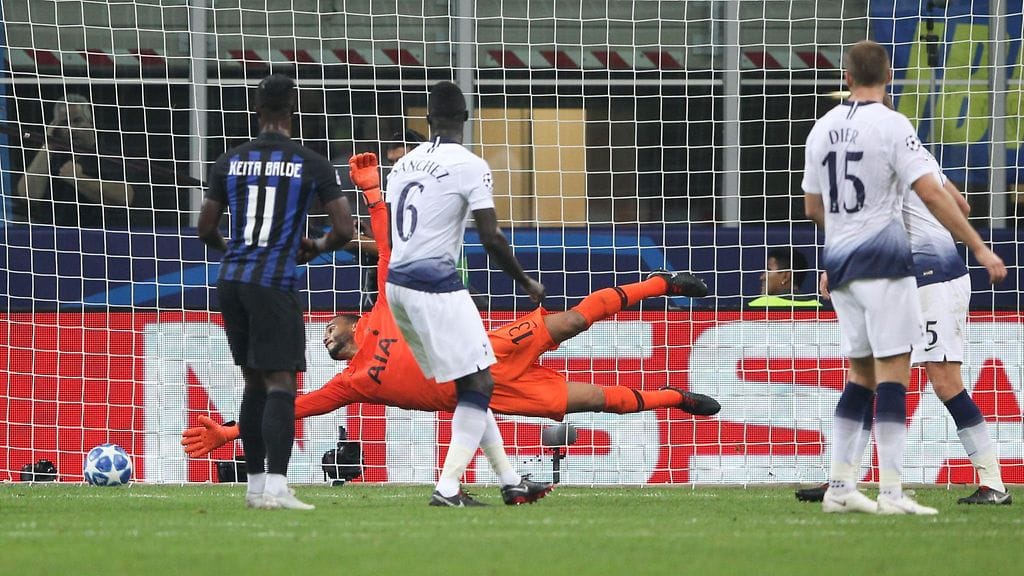 Tottenham-vahti Michel Vormilla ei ollut mitään tehtävissä Mauro Icardin laukauksen edessä.