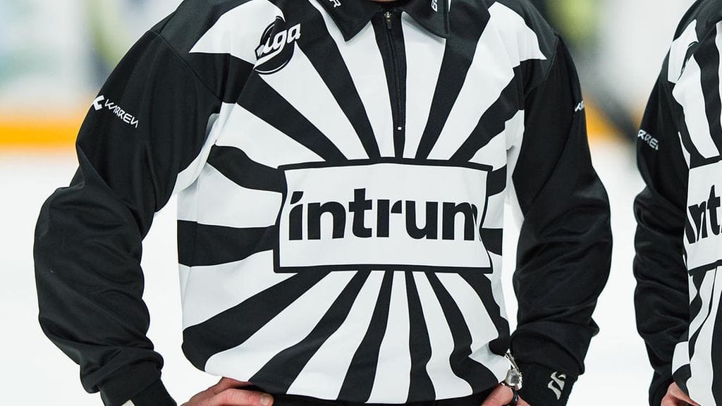 Toinen linjatuomari loukkaantui Kouvolassa. Arkistokuva.