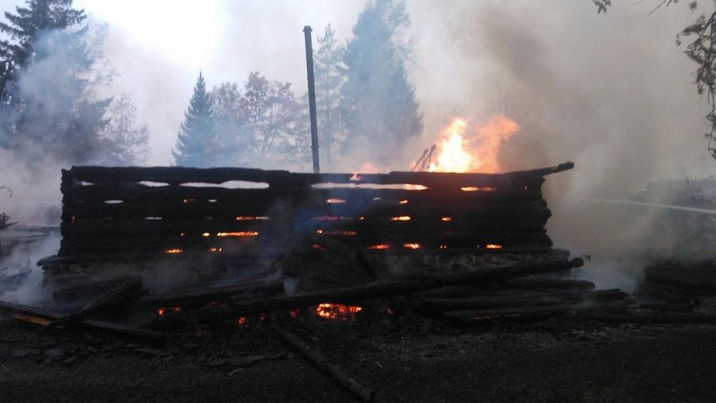 Kirkko tuhoutui tulipalossa täysin.