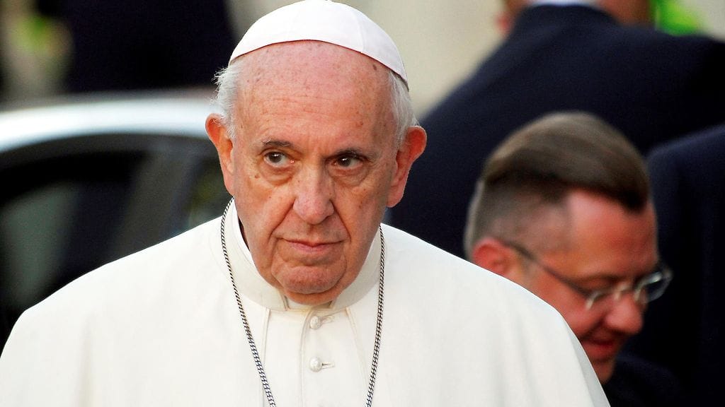 Paavi Franciscus on Vatikaanin virallisten luetteloiden mukaan 266:s paavi.