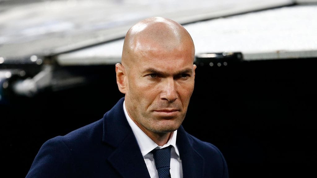 Zinedine Zidanelle ottajia riittää valmentajamarkkinoilla. Ranskalaista on yhdistetty esimerkiksi Valiliigajoukkue Manchester Unitediin.