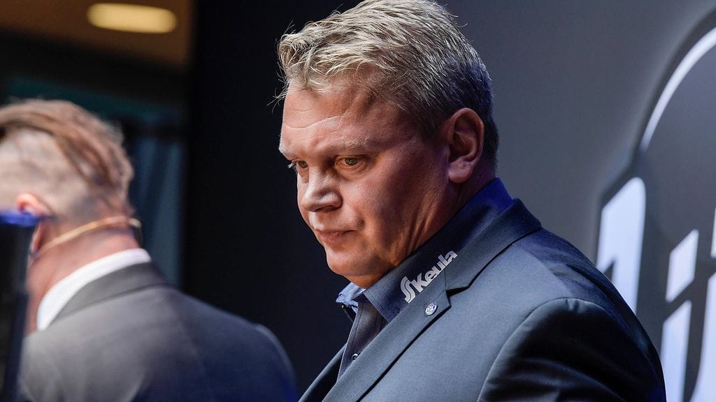 Pekka Virran vanhanaikainen johtamistyyli on suistanut Lukon syöksykierteeseen.