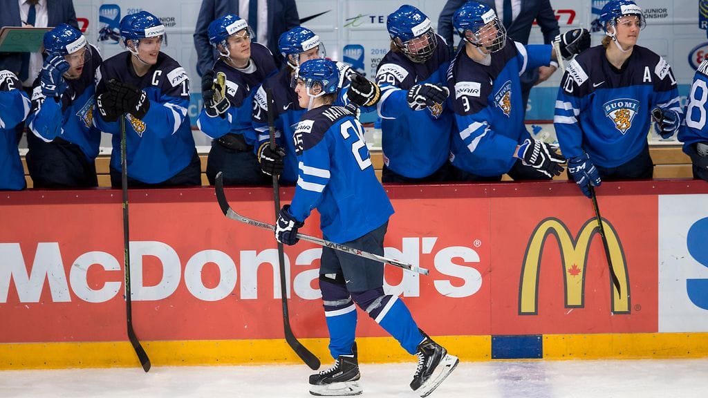 Julius Nättinen tuuletti maalia alle 20-vuotiaiden MM-kisoissa kaudella 2015-2016.