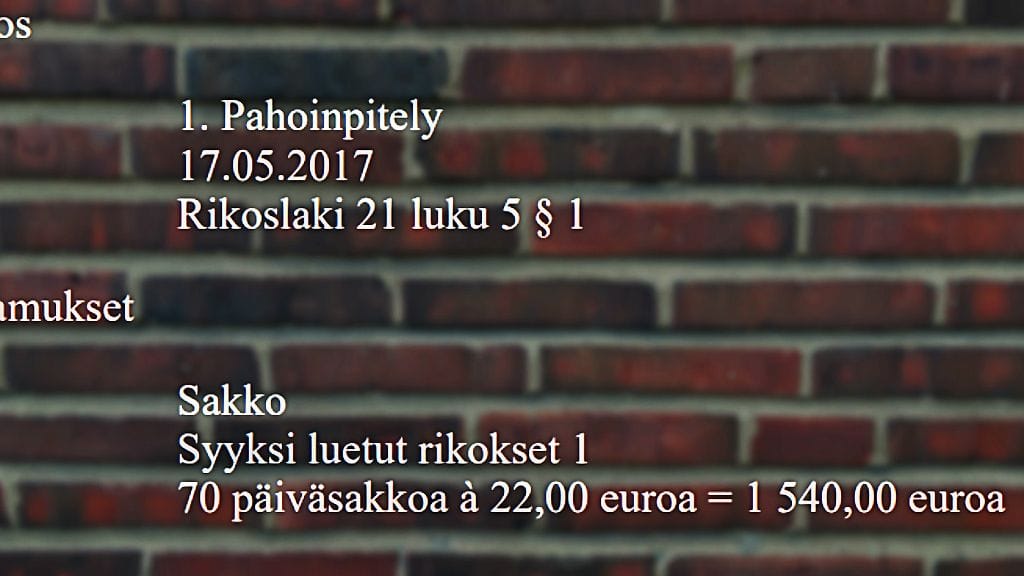 Jalkapallon pelaaja tuomittiin sakkoihin toisen pelaajan pahoinpitelystä.