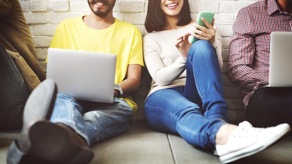 nuoriso some kännykkä läppäri