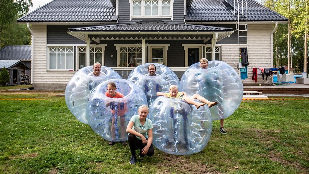 Hirven perheen lapset saatiin pois ruutujen äärestä.