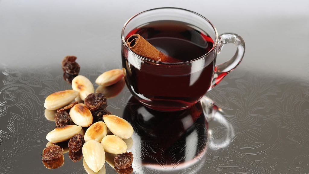 Älä käytä vedenkeitintä glögin lämmittämiseen.