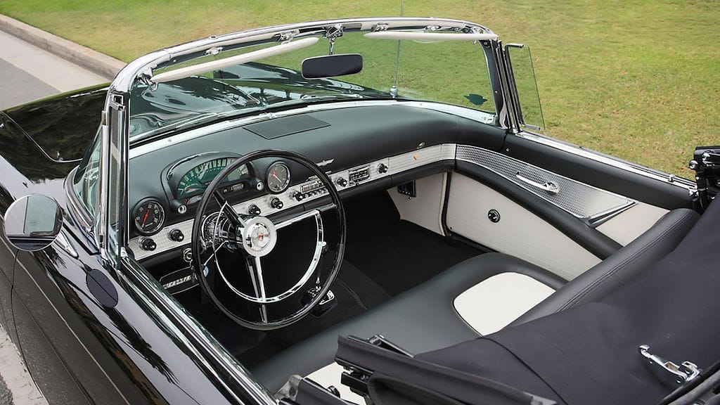 Marilyn Monroen omistama Ford Thunderbird huutokaupataan marraskuussa.