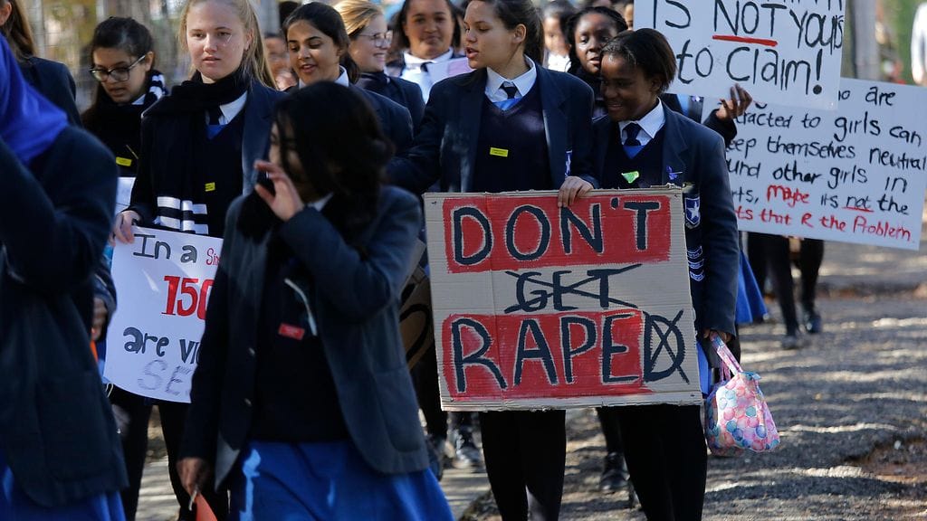 Etelä-Afrikassa on osoitettu mieltä raiskauksia vastaan. Kuva vuoden 2017 mielenosoituksesta.