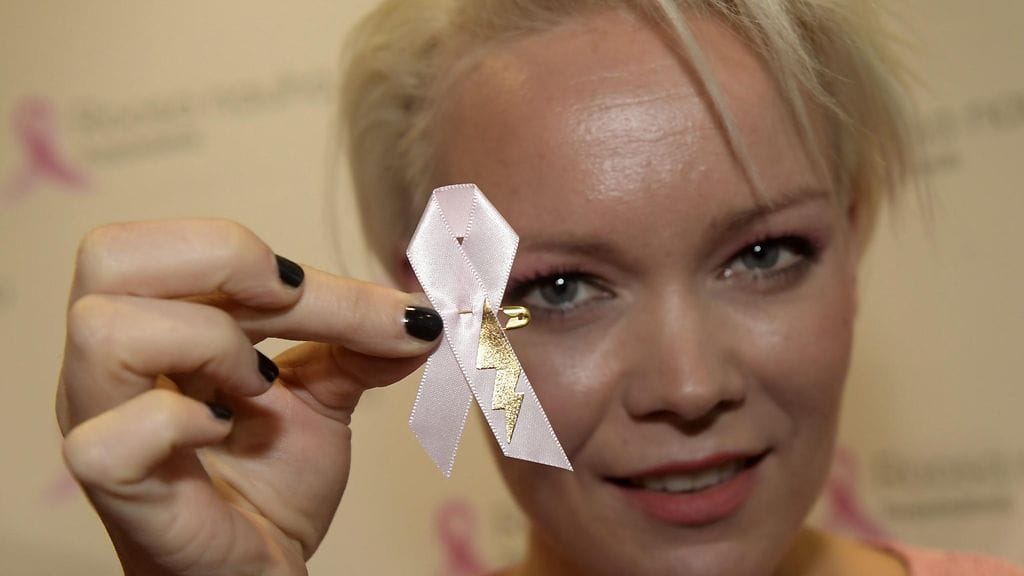 Anna Puu halusi Roosa nauhaansa ehdottomasti salaman.