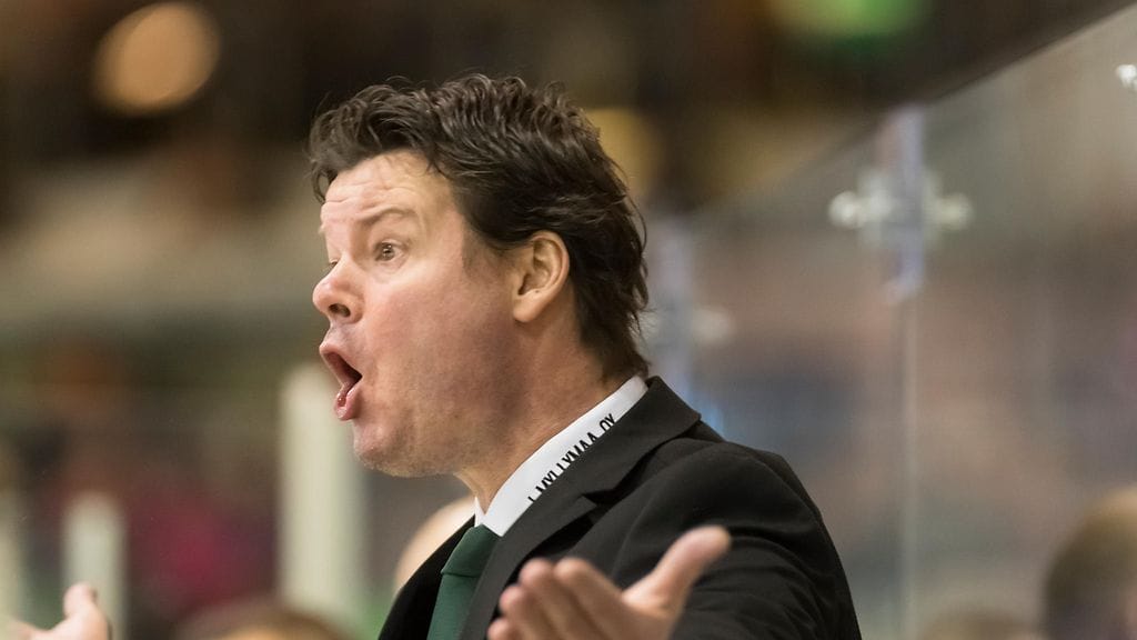 Karri Kivi kävi ottelun aikana kuumana tuomareiden ratkaisusta.