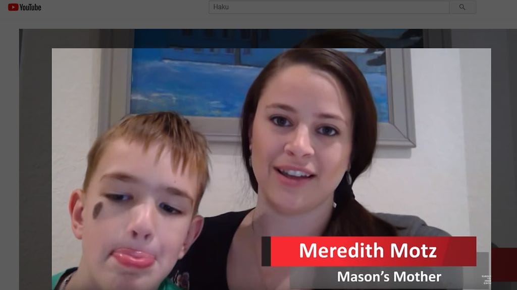Mason Motzin perhe oli jo hyväksynyt, ettei heidän poikansa kykene puhumaan. Hammasläkäärin havainto kuitenkin muutti kaiken. Kuvan lähde Youtube