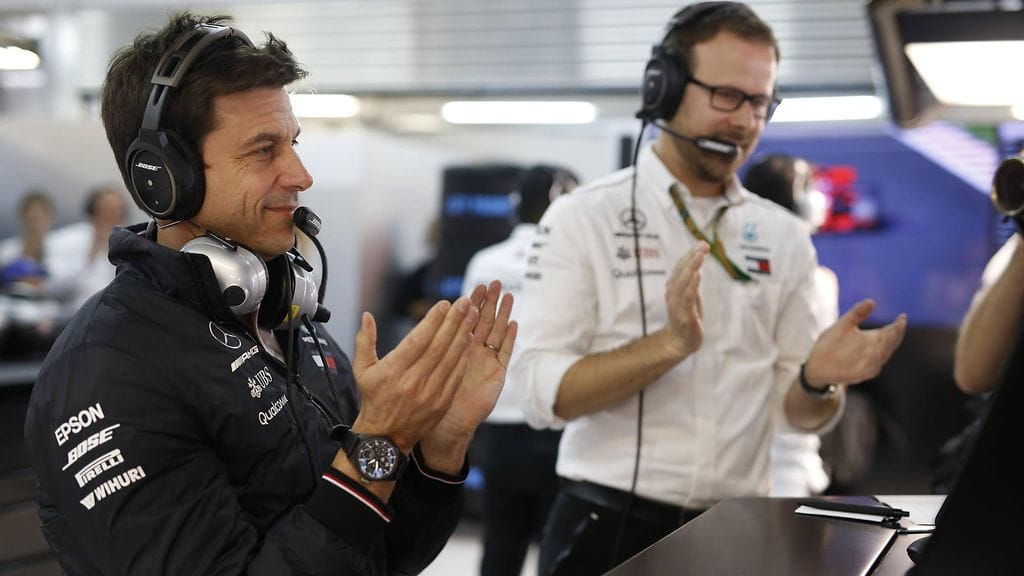 Mercedeksen tallipäällikkö Toto Wolff otti syyt niskoille Venäjän GP:n tallimääräyksestä.