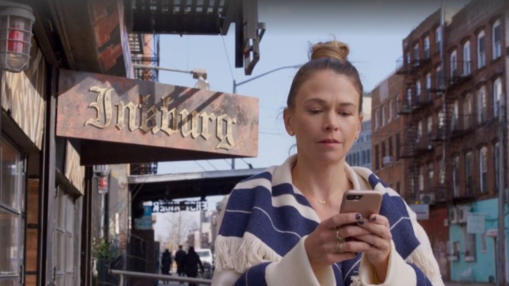 C More Päähenkilö Liza kadulla Brooklynissa