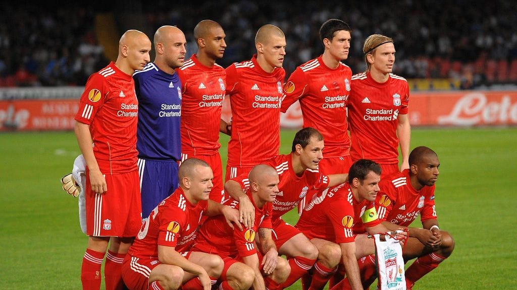 Liverpoolin joukkue vuonna 2010 oli aavistuksen nimettömämpi.
