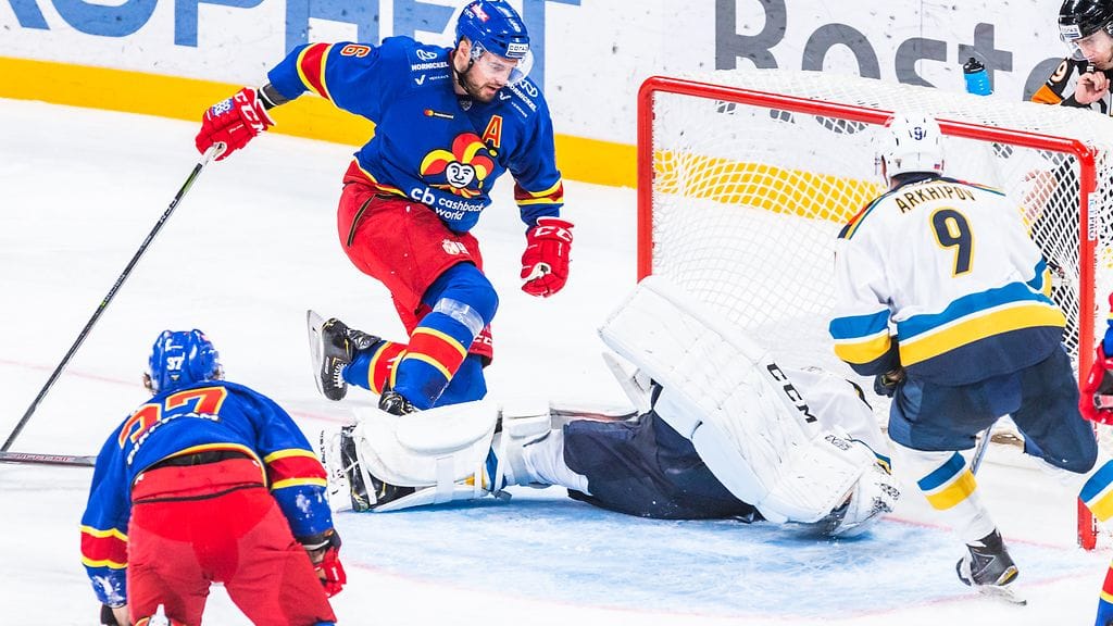 Jesse Joensuu (A-merkki rinnassa) iski hattutempun, kun maanantaina Jokerit kaatoi HK Sotshin lukemin 4-2.