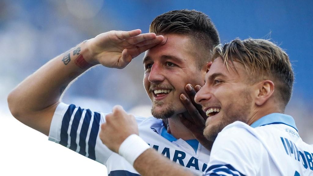 Sergej Milinkovic-Savic (vas.) ja Ciro Immobile (oik.) lukeutuvat Serie A:n huippupelaajiin.