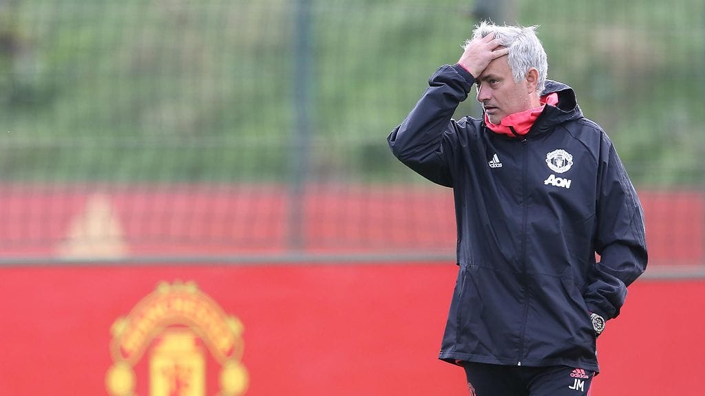 Jose Mourinho on ahdistettu Unitedissa nurkkaan.