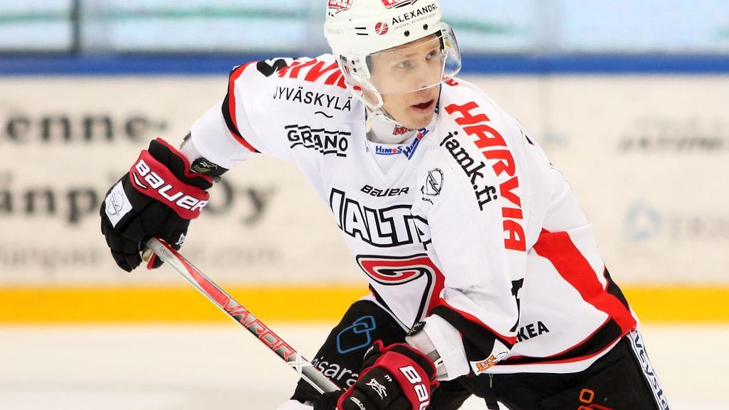 JYP-kapteeni Juha-Pekka Hytönen teki juhlaottelussaan maalin.