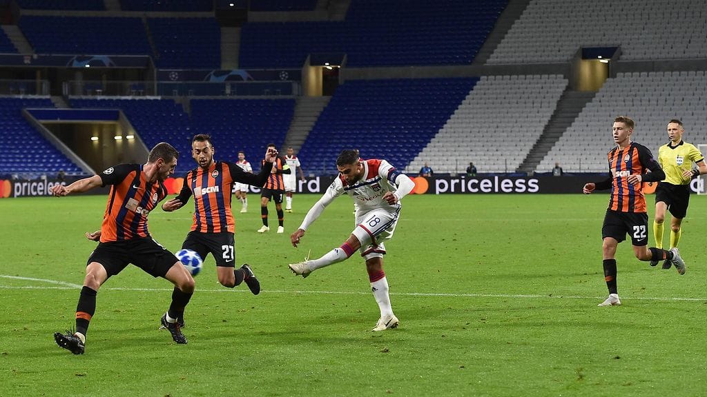 Lyonin kotistadionilla kaikui tiistaina vain pelaajien ja huoltojoukkojen huudot.