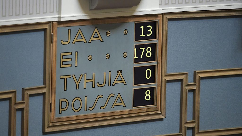 Perustuslakiäänestys eduskunnan täysistunnossa Helsingissä 3. lokakuuta 2018.  Viestisalaisuutta koskeva perustuslain muutos hyväksyttiin kiireellisenä äänin 178-13.