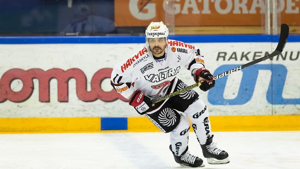 Eric Perrin aloitti maalinteon Raumalla.