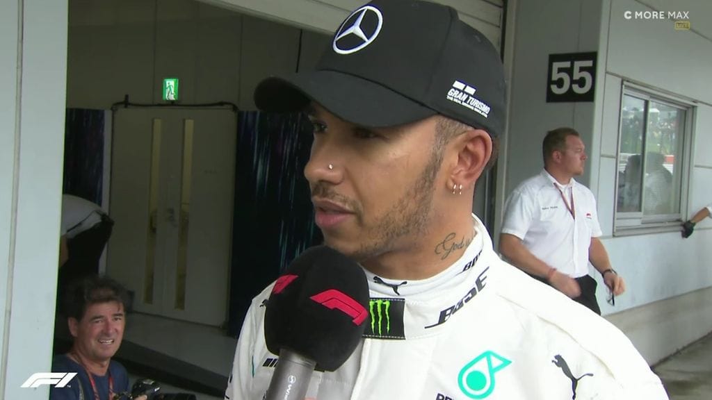 Mercedeksen brittikuski Lewis Hamilton ajoi paalulle Japanin GP:n aika-ajoissa.