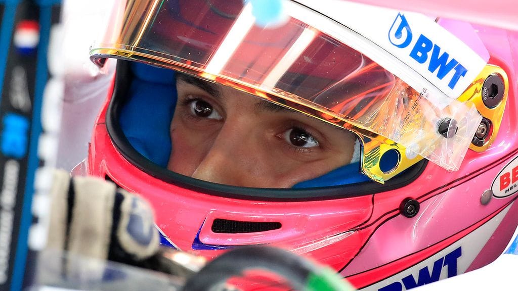 Force Indian Esteban Ocon tipahtaa kahdeksannesta ruudusta 11. ruutuun rangaistuksen myötä.