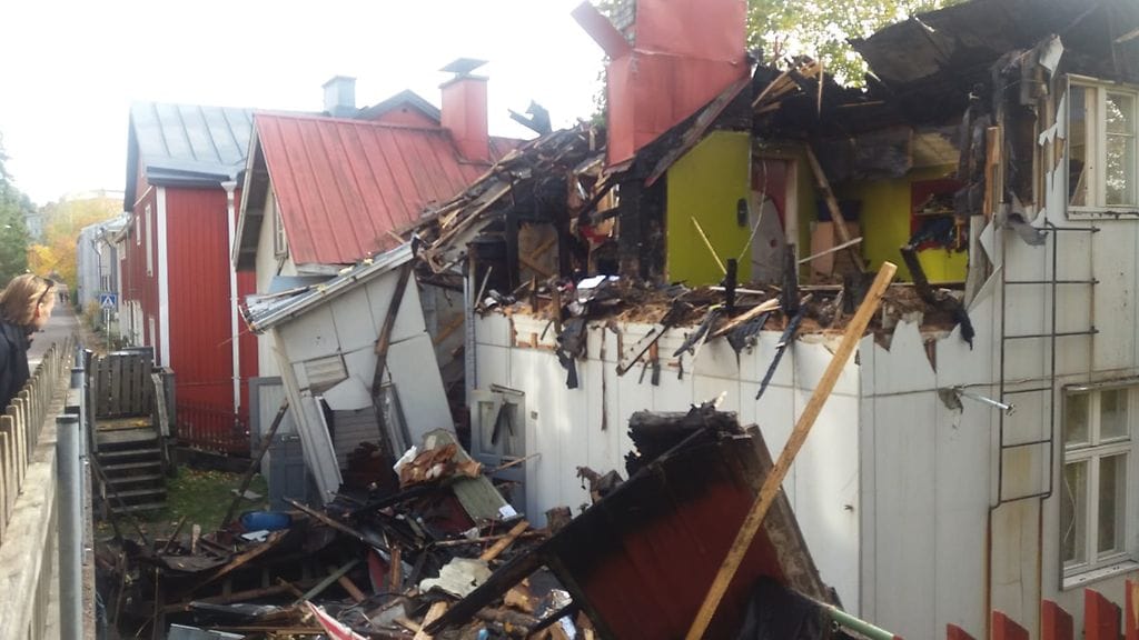 Poliisi ei epäile rikosta Tampereella viime yönä syttyneessä rakennuspalossa.