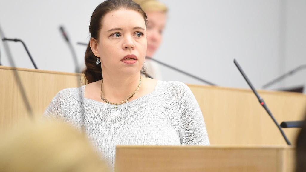 Anna Kontula kertoo kannattavansa omistuskattoa rikkaille.