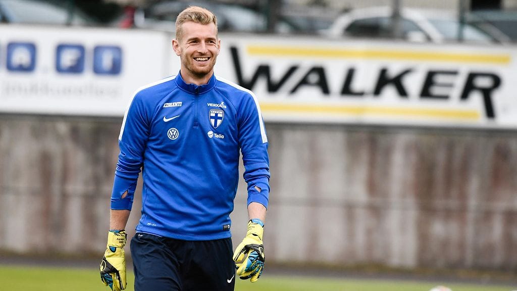 Lukas Hradecky edustaa seurajoukkuetasolla Bayer Leverkusenia.