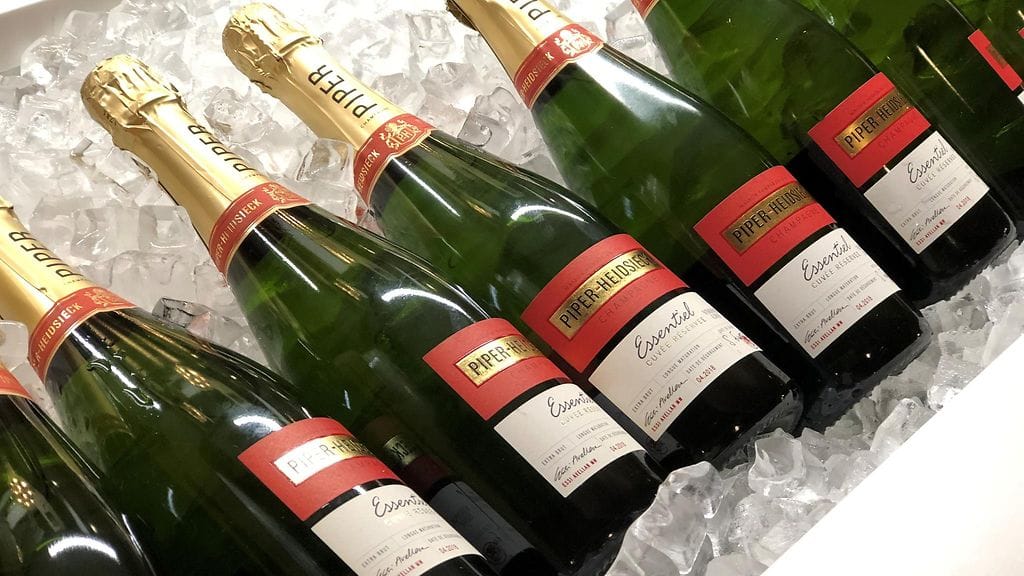 Essentiel by Essi -samppanja on myynnissä Viking Linen myymälöissä ja ravintoloissa lokakuusta 2018 lähtien.