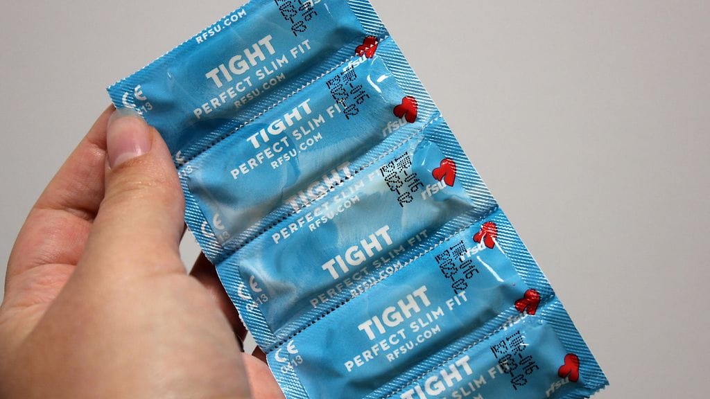 Kondomien käyttö estää sukupuolitautien tarttumisen.