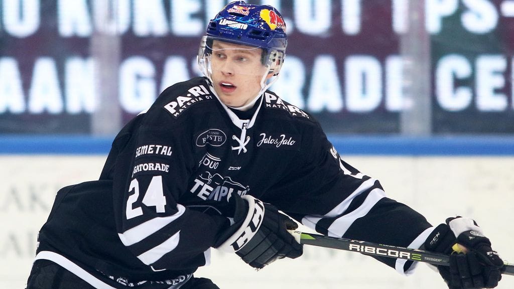 Kaapo Kakko on sivussa TPS:n kokoonpanosta illan CHL-ottelusta.