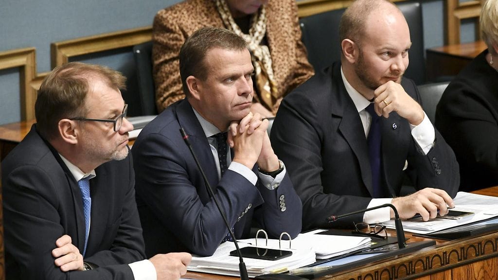 Pääministeri Juha Sipilän hallituksen johtokolmikko tapaa alkuillasta palkansaajajärjestöjen johtajat.