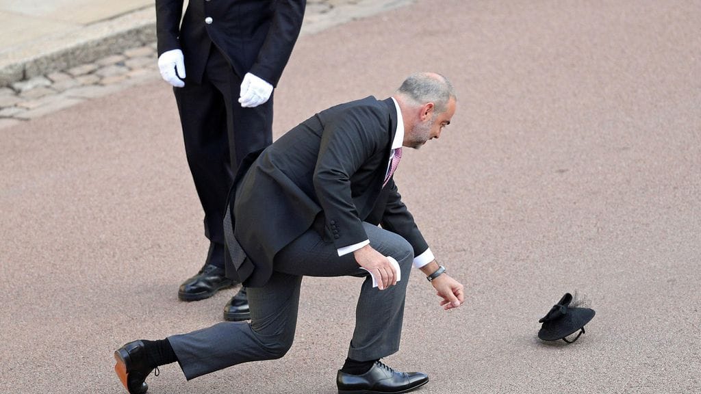 Prinsessa Eugenien häävieraan hattu lähti tuulen viemänä omille teilleen.