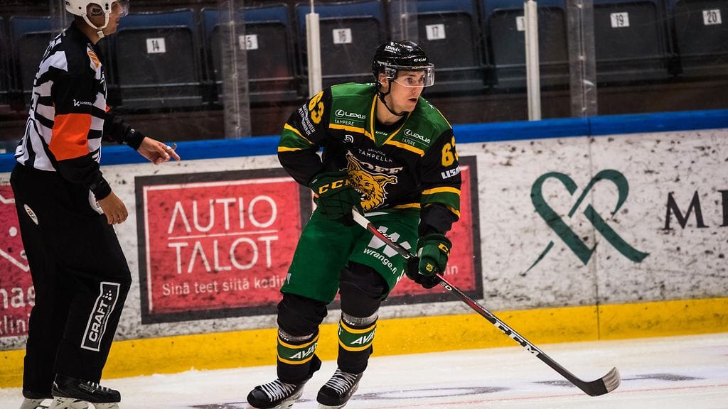 Panu Mieho teki maalin, mutta satutti itseään heti perään.