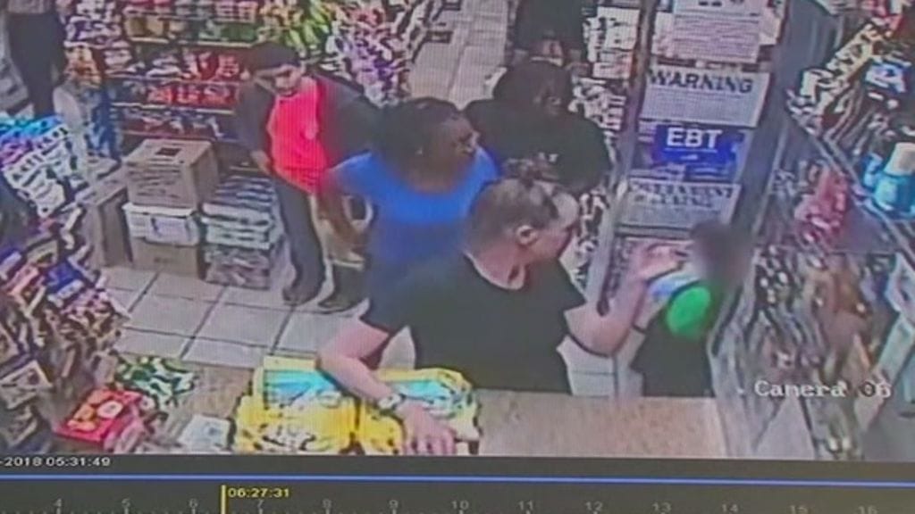 Totuus väitetystä koskettelusta näkyi valvontakameran tallenteesta.