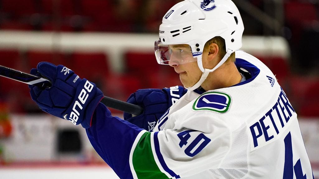 Vancouver Canucksin ruotsalaislupaus Elias Pettersson koki päävamman NHL:ssä.