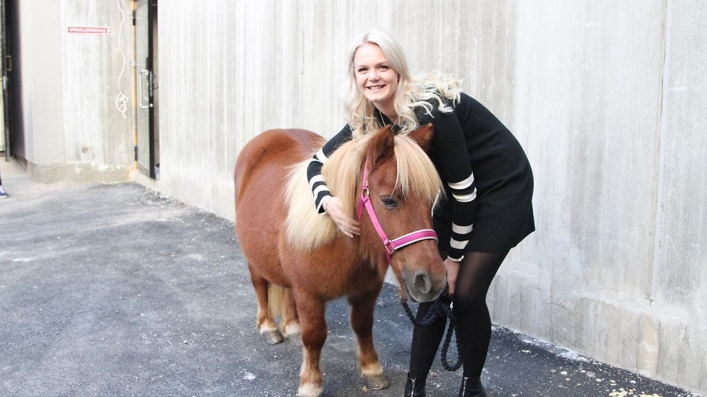 Lajiloikan kilpauinnista esteratsastukseen tehnyt urheilutähti Emilia Bottas avautuu intohimostaan hevosia kohtaan.