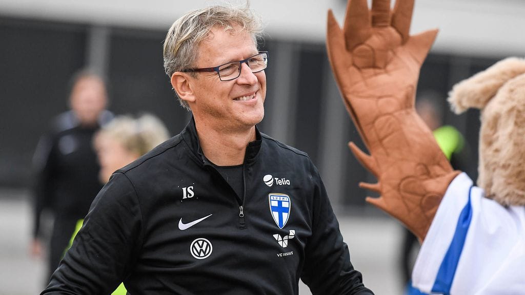 Markku Kanerva Huuhkajien avoimissa harjoituksissa syyskuussa.