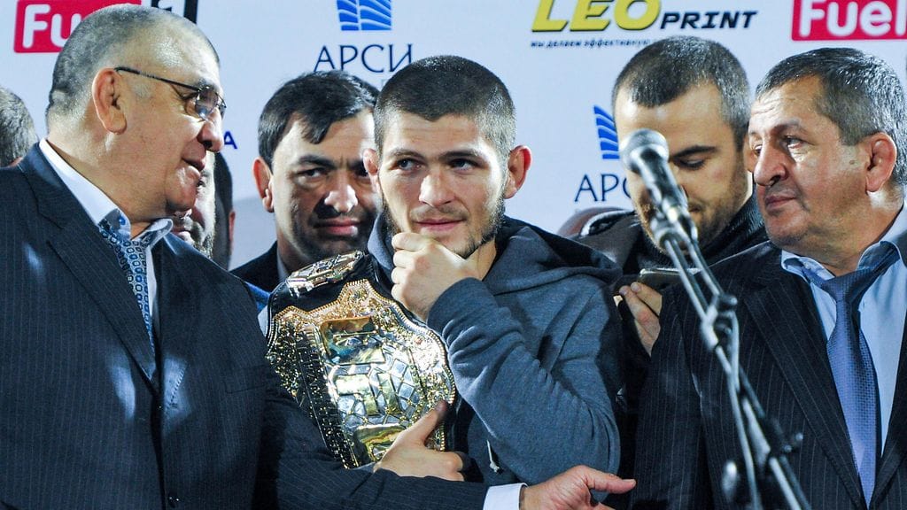 Habib Nurmagomedov syyttää UFC:tä Conor McGregorin hyökkäyksen organisoinnista.