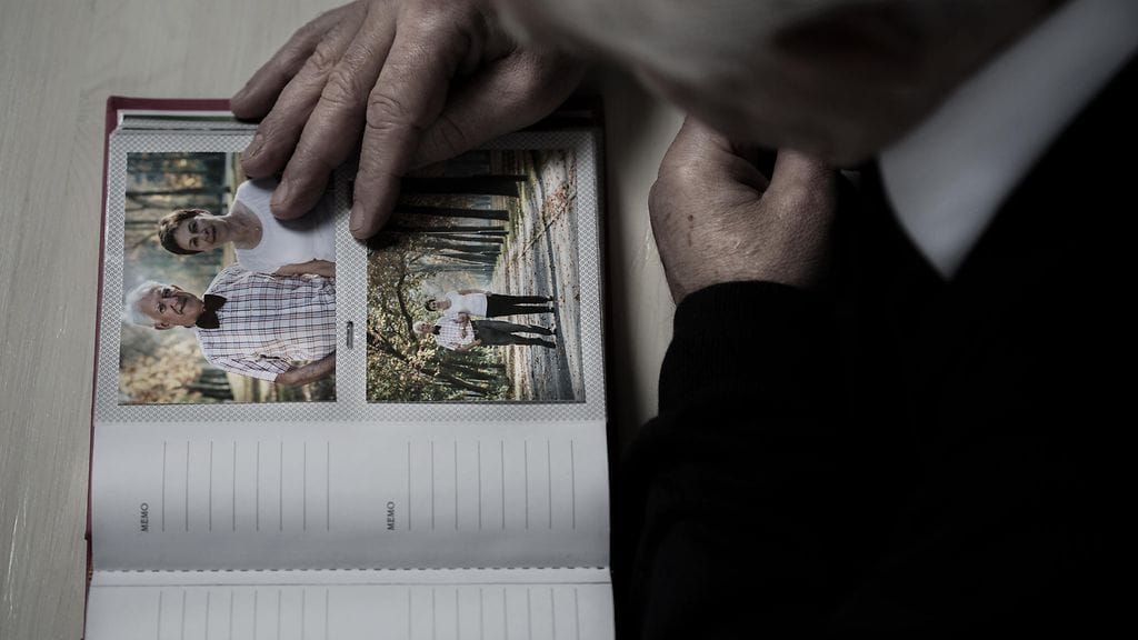 Omaiselle sanotaan "otan osaa", koska muutakaan ei keksitä. Suomalaisten surua tutkinut ja siitä väitellyt Mari Pulkkinen uskoo, että läheisen tuskan edessä olisikin hyvä pystyä sanomaan edes jotakin, vaikka mitään kovin omaperäistä ei keksisikään.