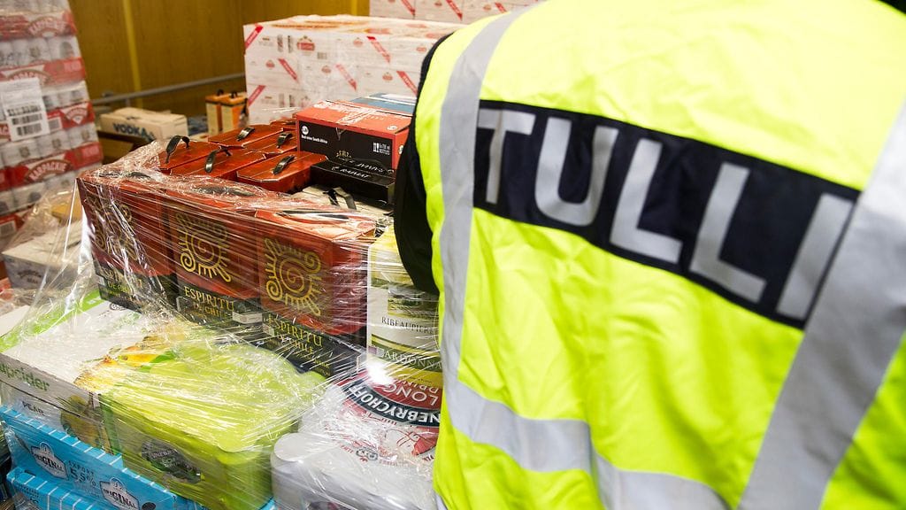 Erityisesti olutta ja viinejä tuotiiin vähemmän maahan, mutta väkeviä alkoholijuomia hieman enemmän.