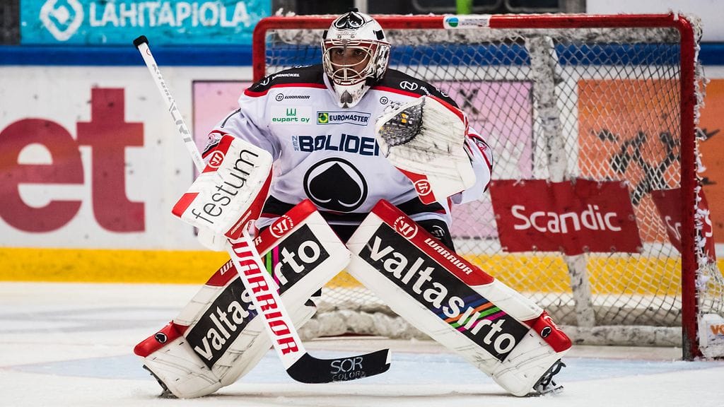 Andreas Bernand juhlisti saavutustaan nollapelillä.